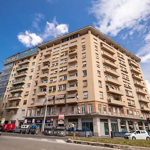 Laura Hotel